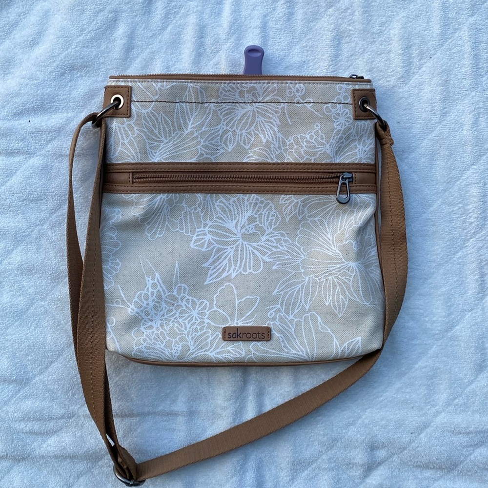 Sakroots Crossbody Bag White Flower Blossom.